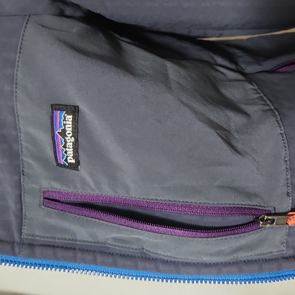 Patagonia Kids' R2 TechFace Hoody - Picture 3 of 9